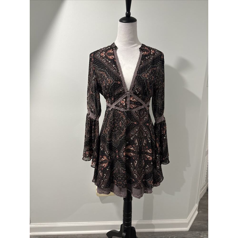 Free People Moonlight Bay Paisley Mini Dress Size 8 Bell Sleeve Boho Whimsygoth